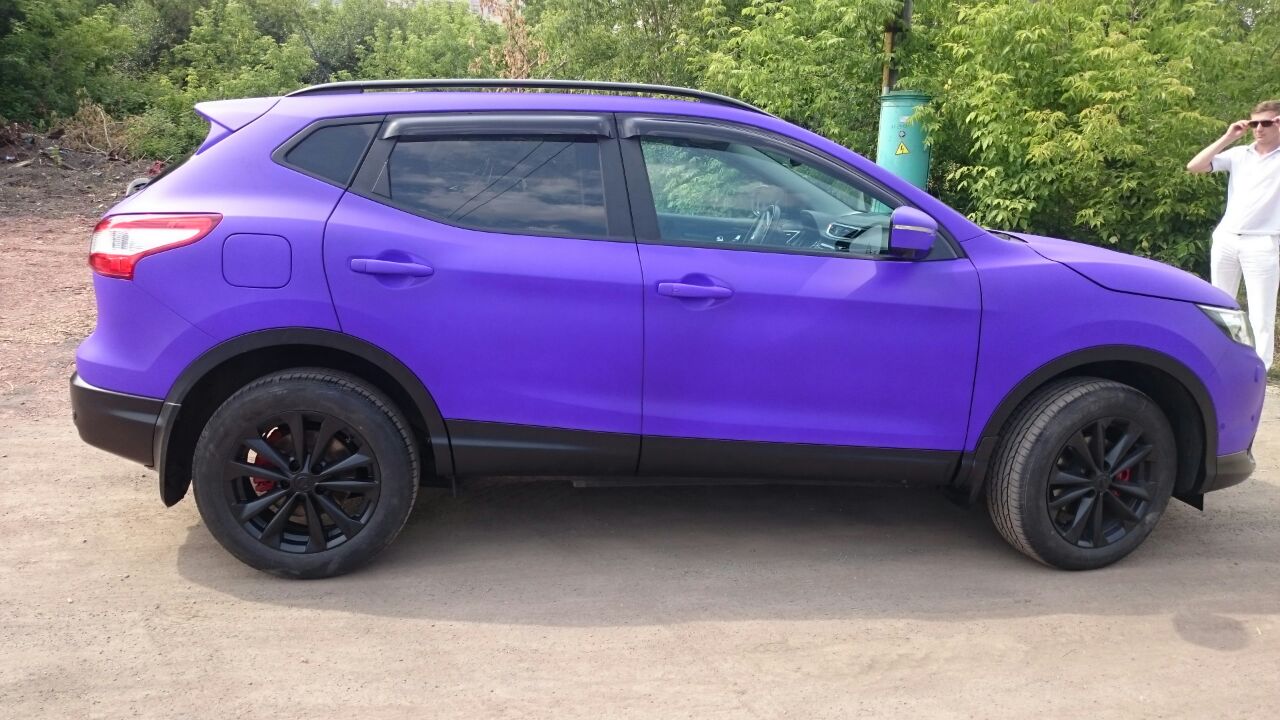 Красим PLASTI DIP Purple автомобиль Ниссан