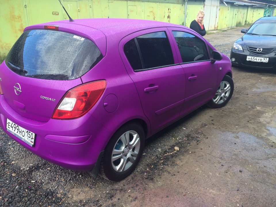 Покраска фиолетовым пластидипом Opel Corsa 05