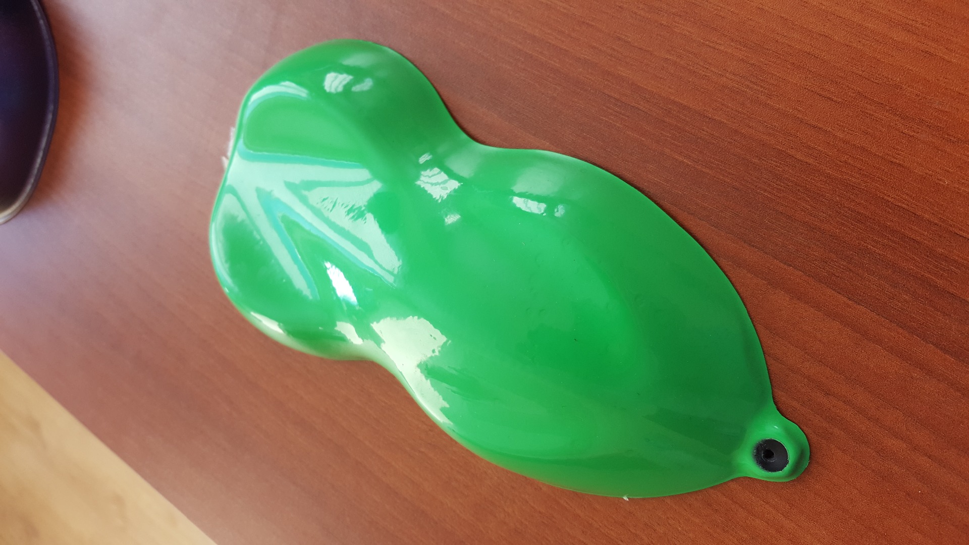Зеленый пластидип под лаком для жидкой резины